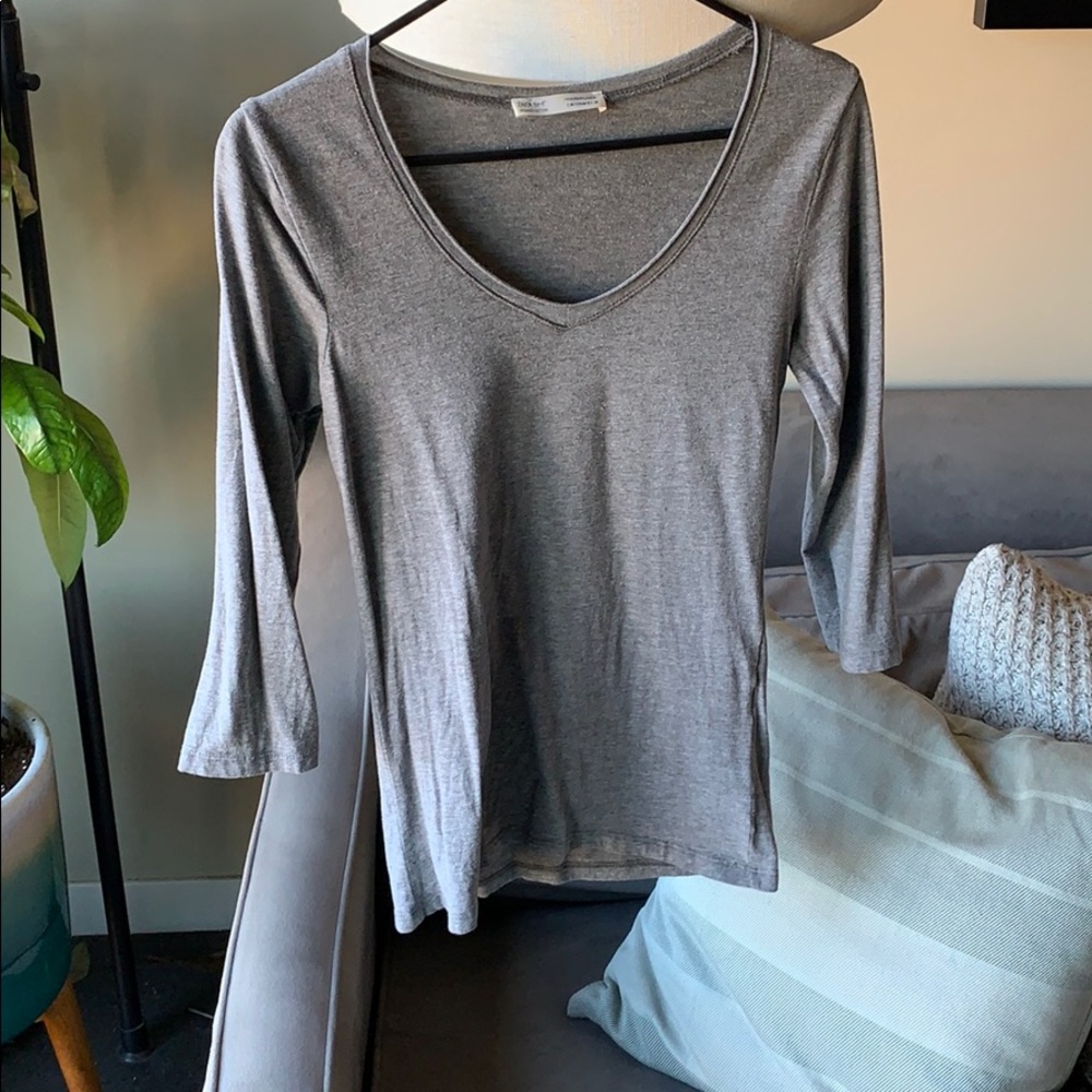 Zara gray 3/4 sleeve v-neck size M